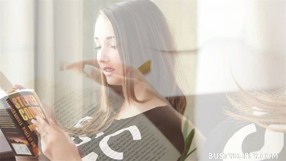 Lucie Wilde in Sexy Reader 720p HD