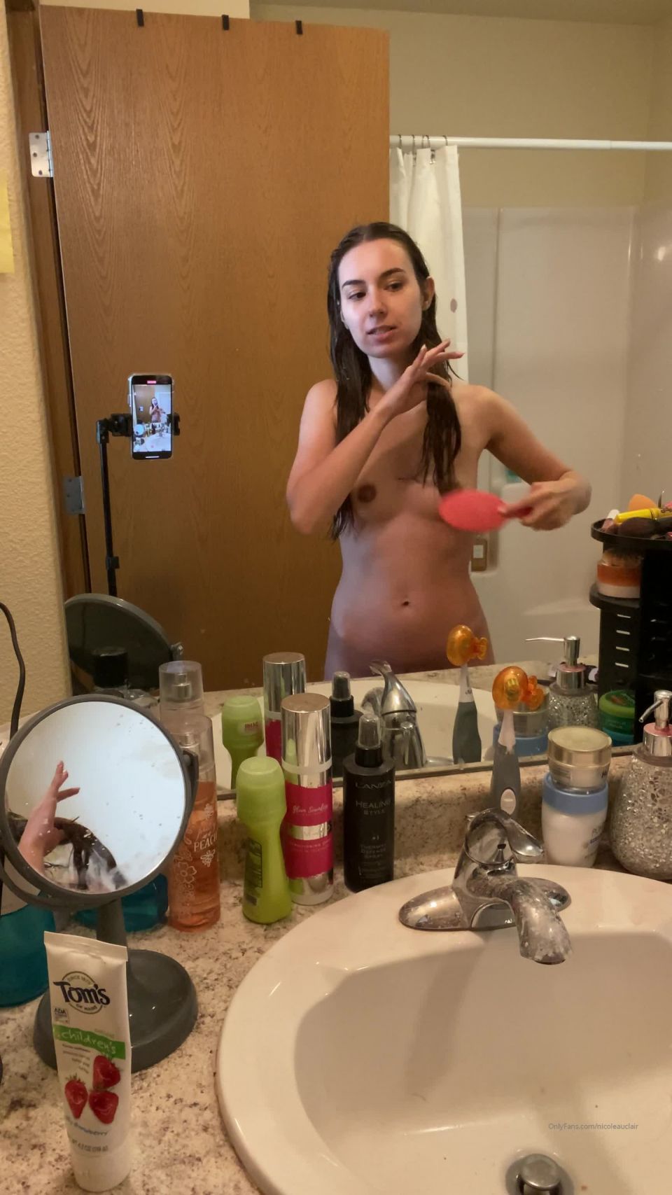 Nicole Auclair Nicoleauclair - so onlyfans live stream just wouldnt work today im so disappointed but i filmed m 30-08-2020