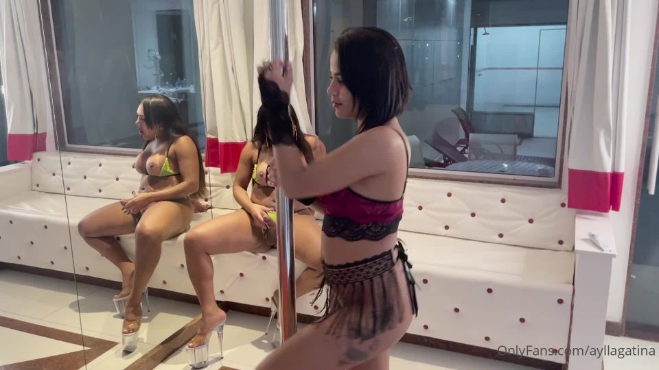 Aylla Gattina TS – Ella baila para mí y luego bailo dentro de ella_945 (@ayllagatina) (24.08.2021) Transexual Transexual!