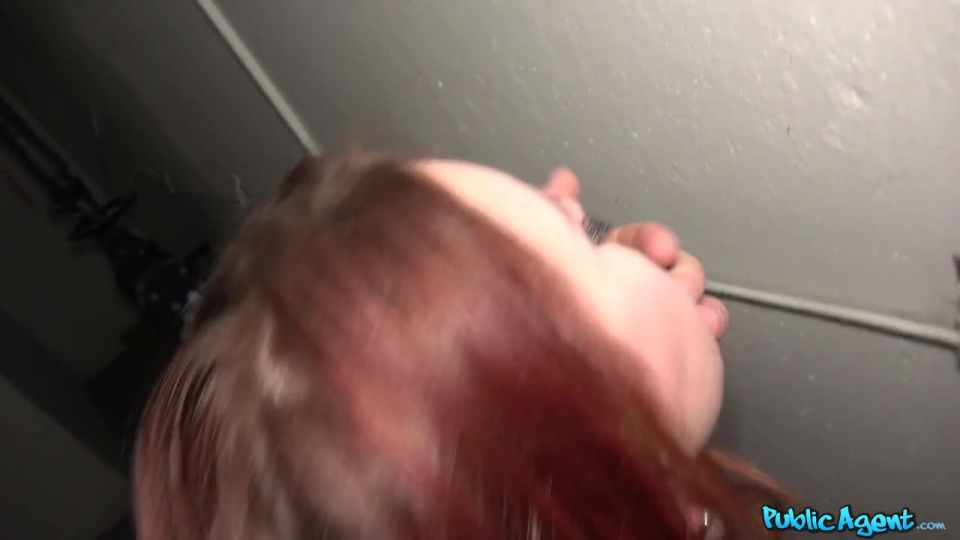 Charlie Red Aka Charli Red - Gran cuerpo y cabello rojo toma polla.