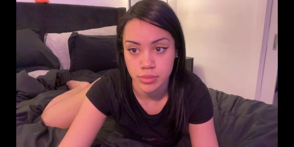 morena CeCe Rose se tea su cuerpo desnudo perfecto en el porno de must-Watch video Cecilia Rose