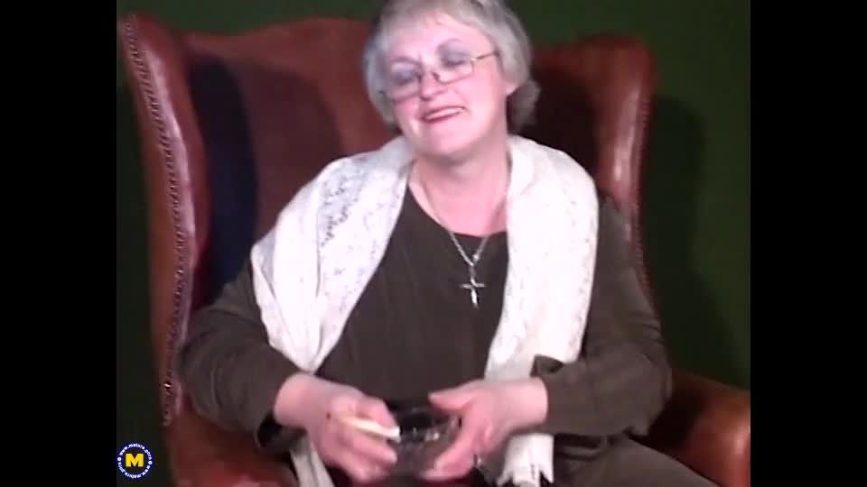 video 7 hand over mouth fetish solo female | Horny granny Doris 52 is smoking a sigaret while she’s rubbing her pussy        February 14, 2023 | solo porn