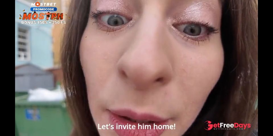 Shock Cringe Shes Fucking a Homeless Guy