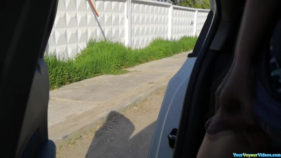 Dude flashes dick in car - Cock