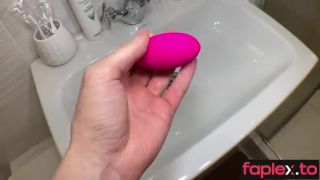 [GetFreeDays.com] Found her vibrator in the bathroom. I decided to test it on her Sex Video March 2023