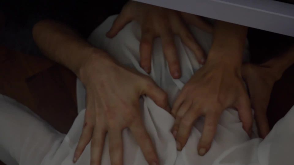 adulto xxx clip 14 femdom chupar fetiche porno  Ariane y Jessica vorados por el miedo y son agarrados por sus tobillos [Full HD 545.3 MB]  jessica