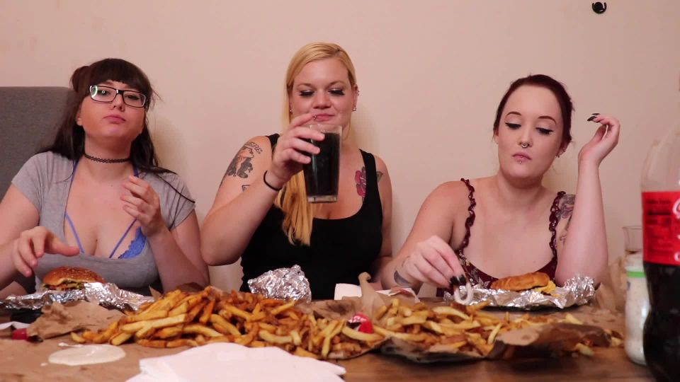 adult video 10 Ari Cleo – 3 Girls Burger Mukbang and Burping, lipstick fetish on femdom porn 