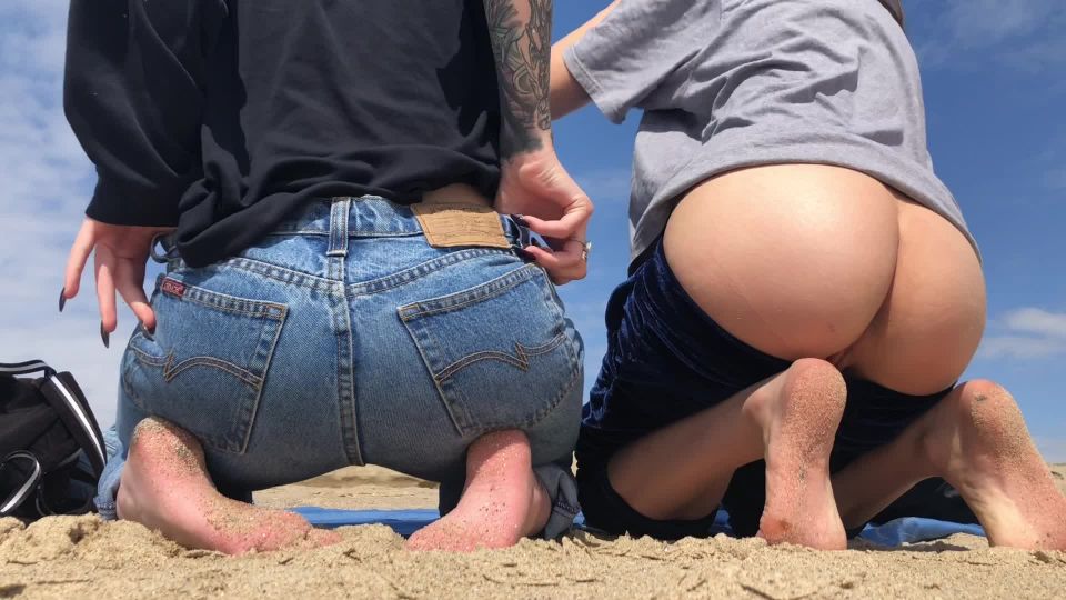 Mv - Lexie Fux Lexs 1St Time With A Girl At The Beach - Lexie Fux