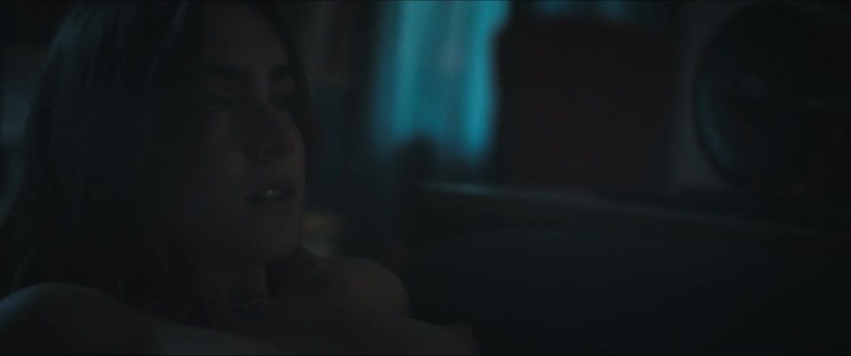 Intensa noche de parejas: chispas apasionadas calor de dormitorio encendido