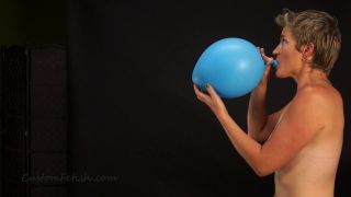 Custom Fetish - Liz Blow Pops a 30 Balloon - Fetish