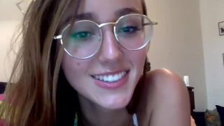 Chaturbate – Christinasage1996 – Bailando sexy!!!