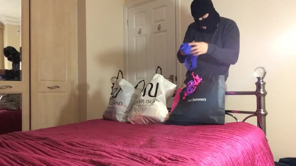 video 28 Brook Logan – Sitting On The Burglars Face 720p | dirty talking | cumshot 