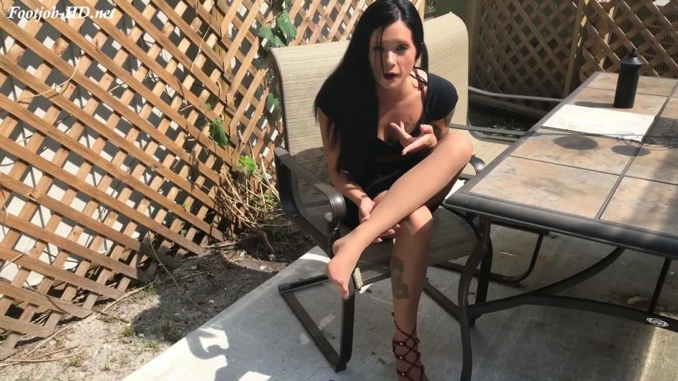 Footjob In Restaurant By Angry Customer On Waiter – Bratty Babes Own You – Maria Marley(Feet porn)
