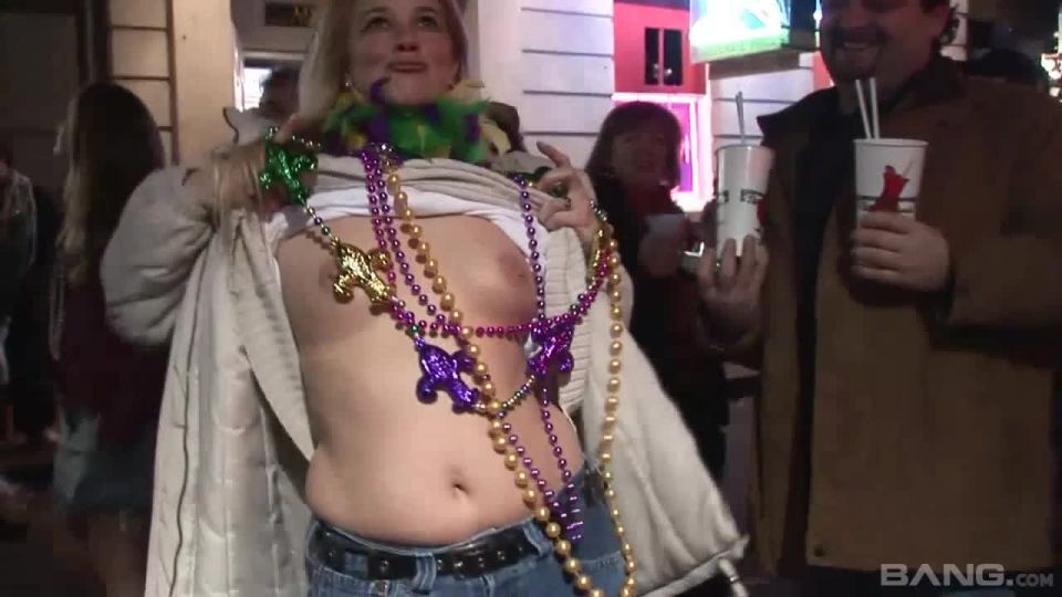 Mardi Gras Footage Features Hot Amateurs Flashing Their Boobs In Public Teen!