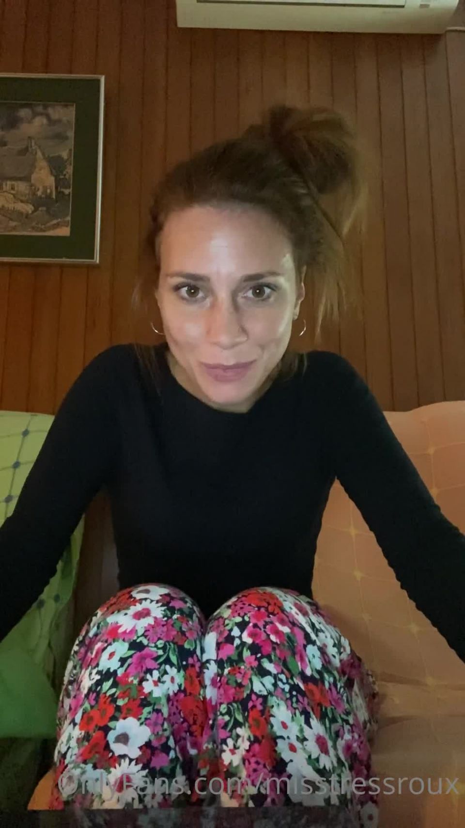 Onlyfans - GingerAlesFeet - misstressroux - misstressrouxHair up no make up cause Im soooo tired after working and walking all day - 03-11-2021