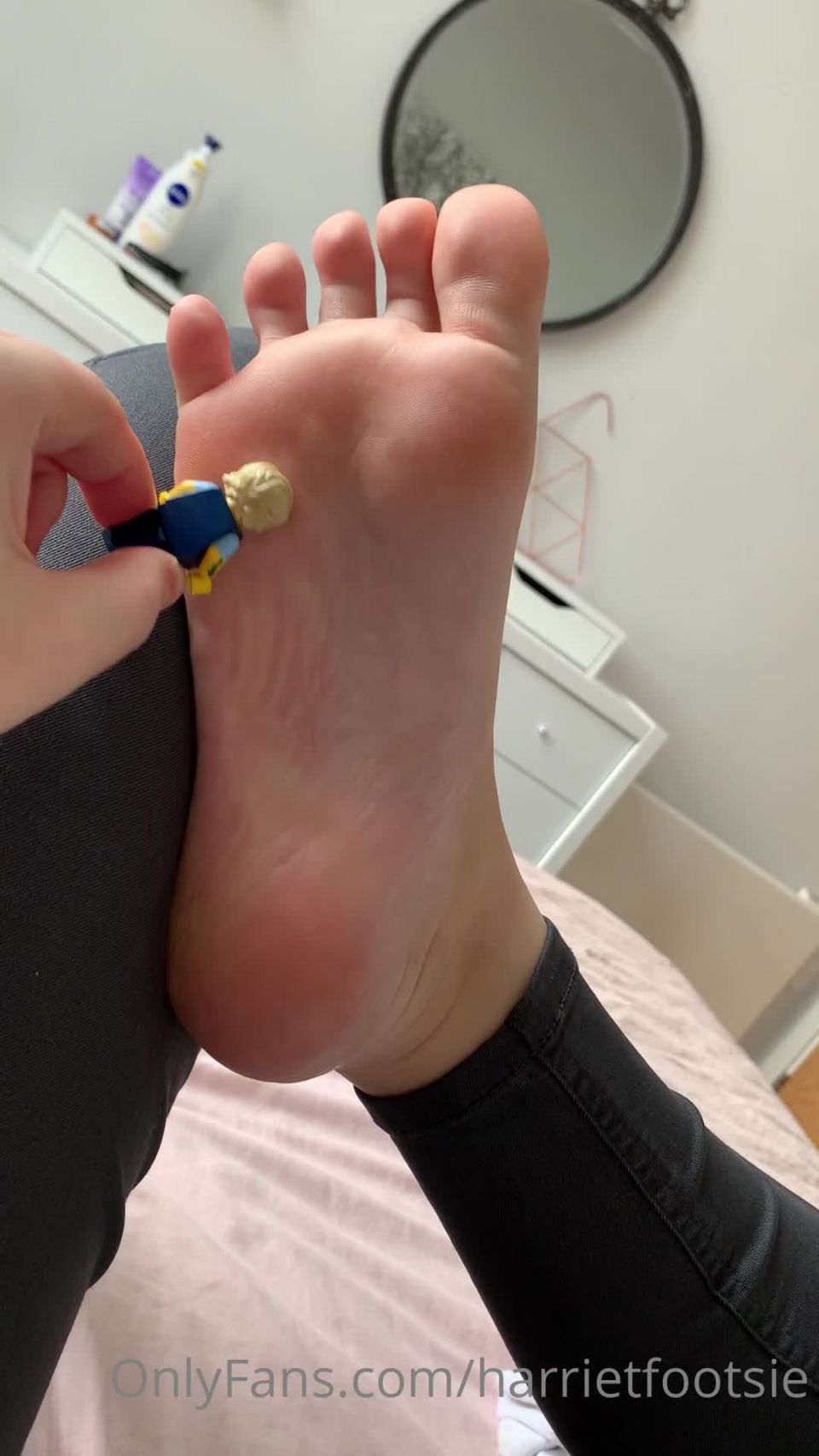 Onlyfans - Harriet King - harrietfootsie - harrietfootsieA little weekend worship - 21-02-2021