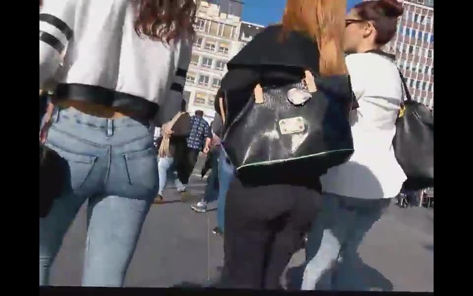 Redhead shorty got an amazing ass