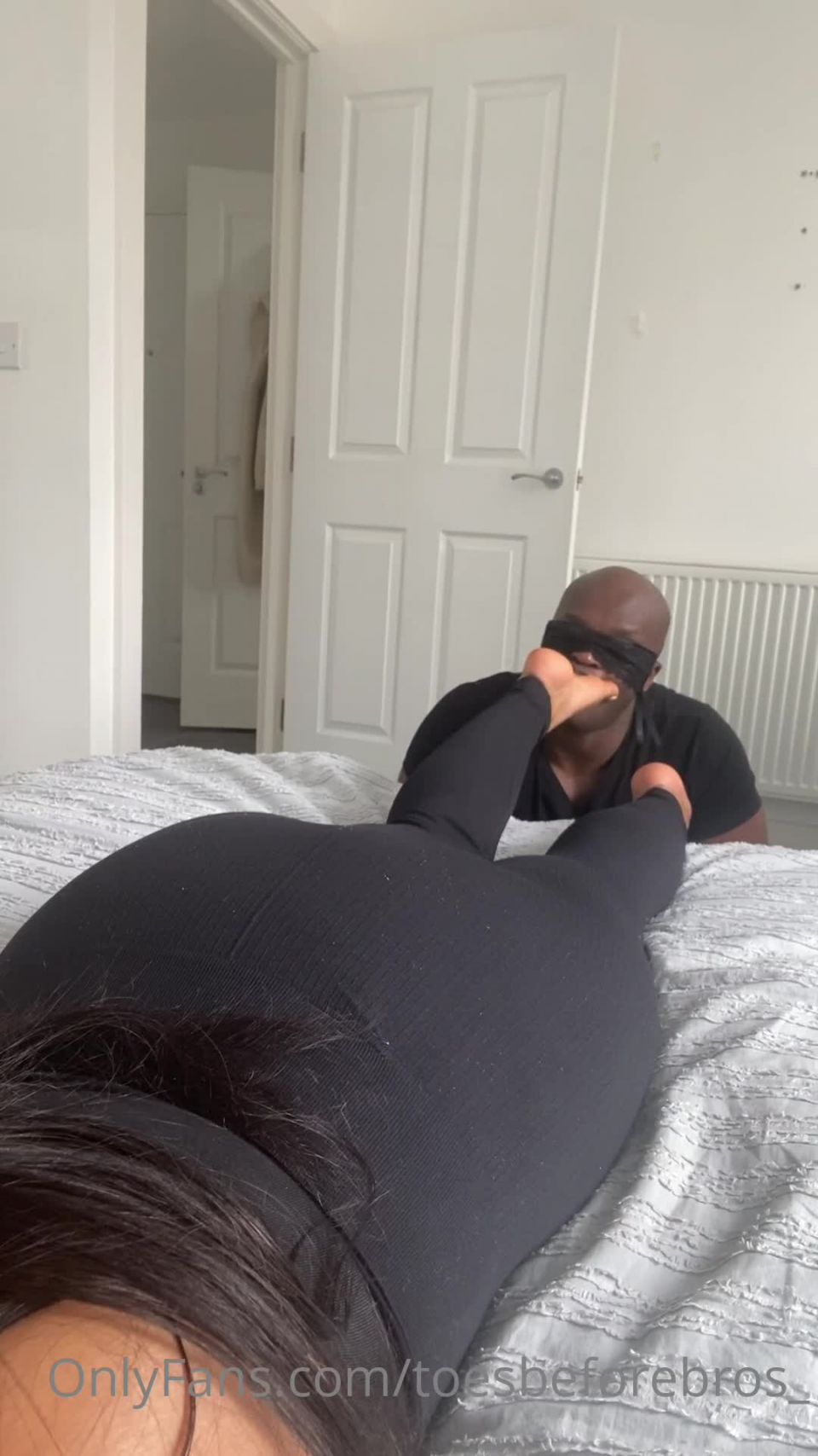 Toesbeforebros - hearing feetmenataliee moan whilst im tending to her feet is just 14-05-2022