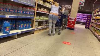 Ivy Rosesiviroses butt crack showing in jeans