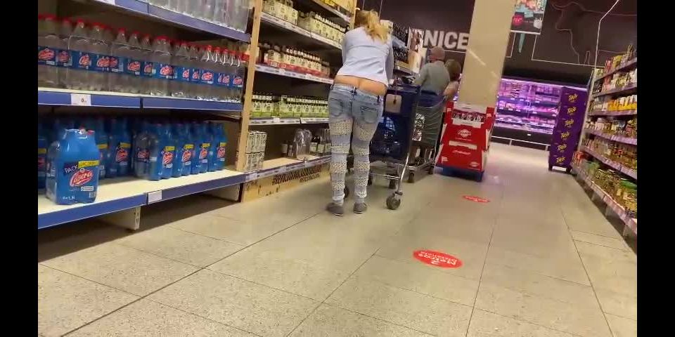 Ivy Rosesiviroses butt crack showing in jeans