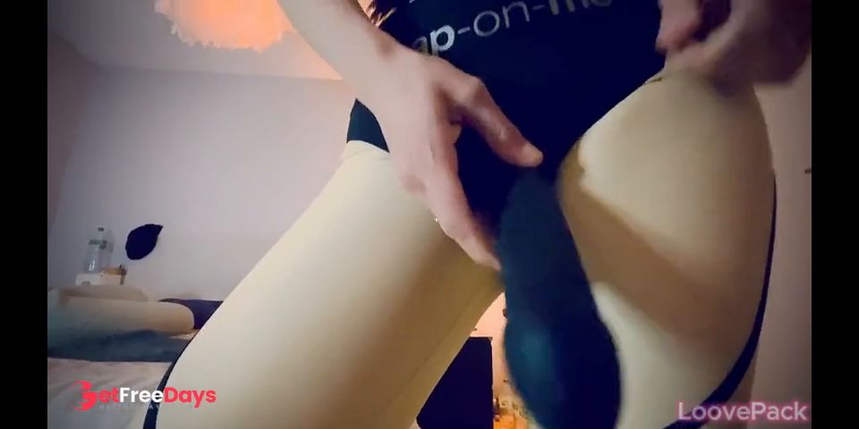 BIG ASS LATINA PEGGING huge cumshot from pegging handjob in tight fitness leggings