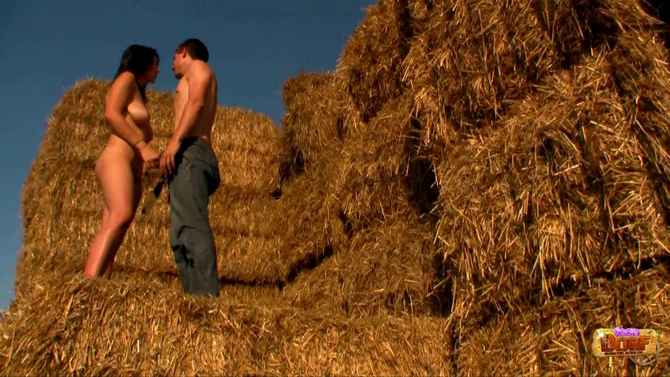 Erika Sex In The Field Behind A Sheaf Of Wheat (Euro sex)