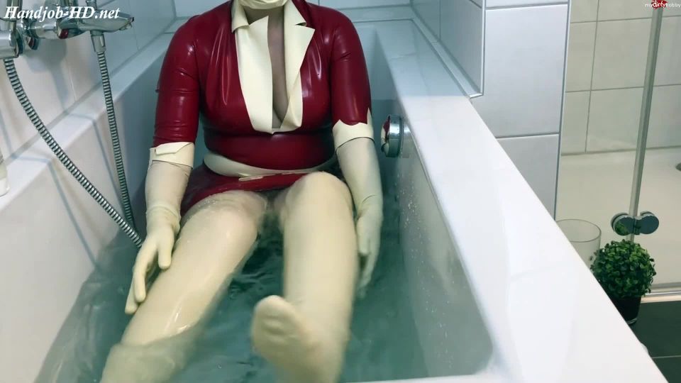 Latex consultation in the bathtub – LatexDenise on femdom porn fetish wife