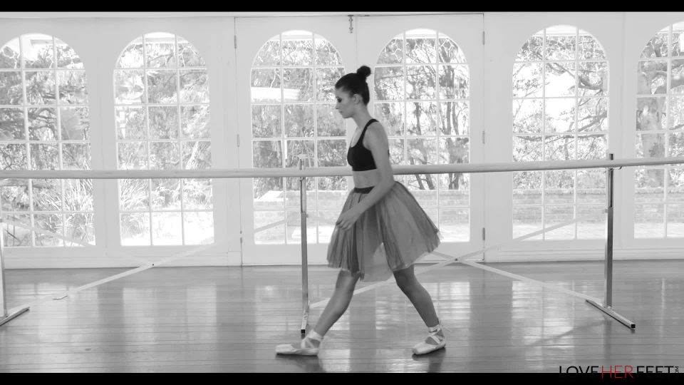 Video Izzy Bell   The Ballerina 1080p FullHD