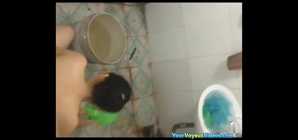 Voyeur films asian woman in bathroom Voyeur!