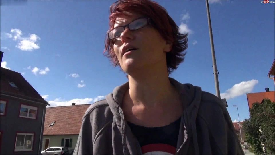 free adult clip 49 Popp-Sylvie - Dreist - Pissen am Rathaus  | germany | german porn shrinking fetish
