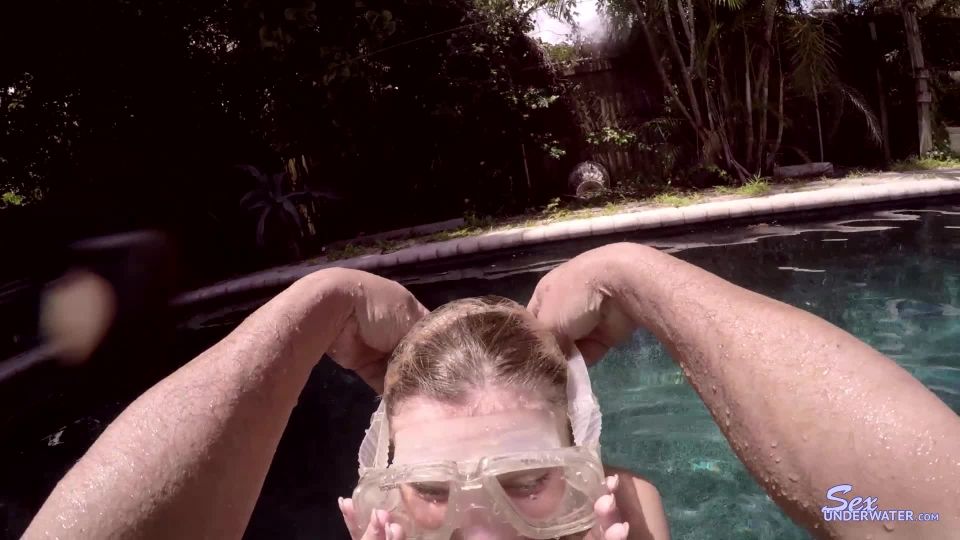 SexUnderwater e0672 Alessandra Noir Mask and Fin Play (mp4)