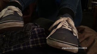 Mia Nicolette – Quick Shoejob in Dirty Sneakers.
