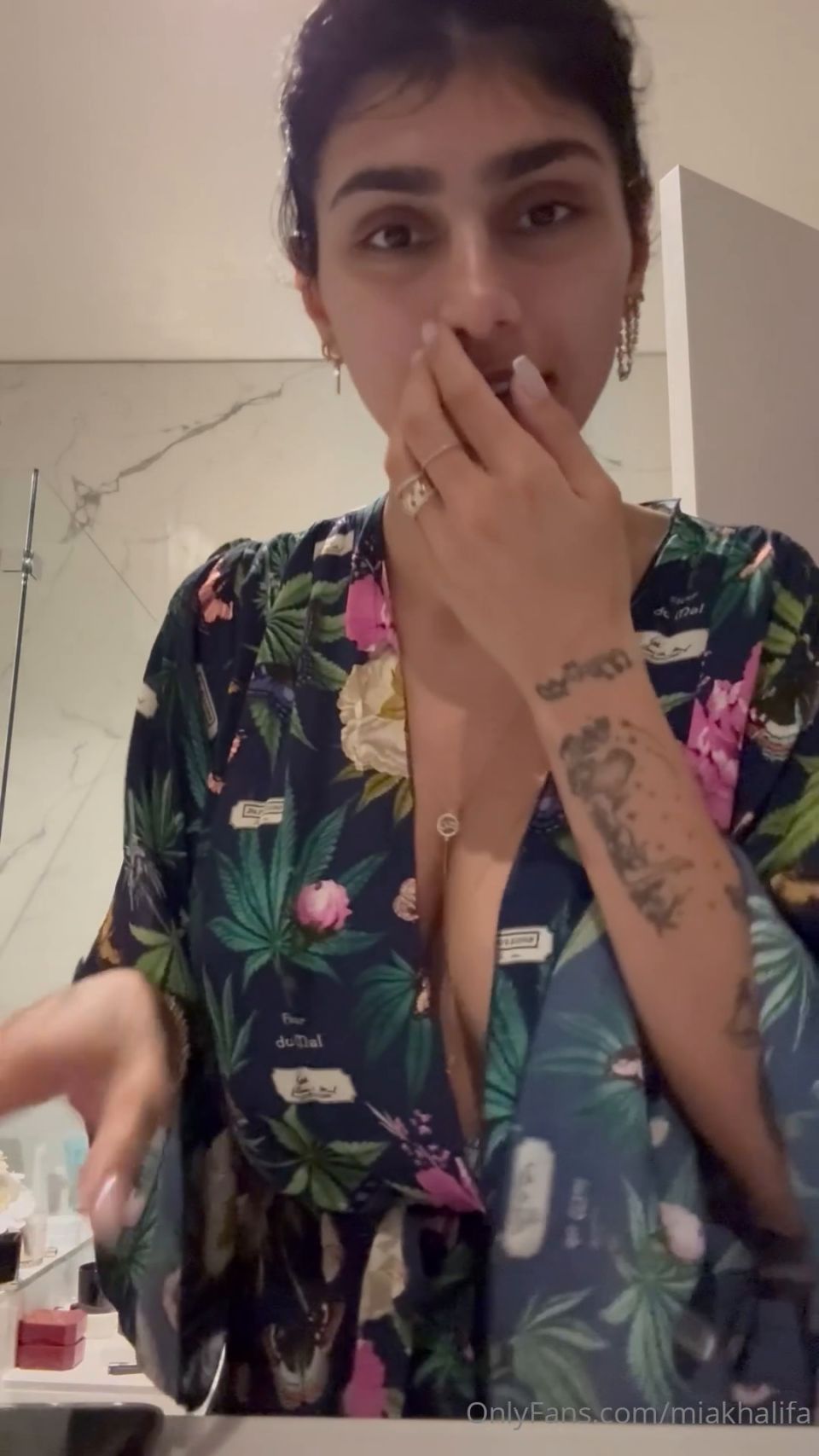 Mia Khalifa - Old Live - FullHD 1080P