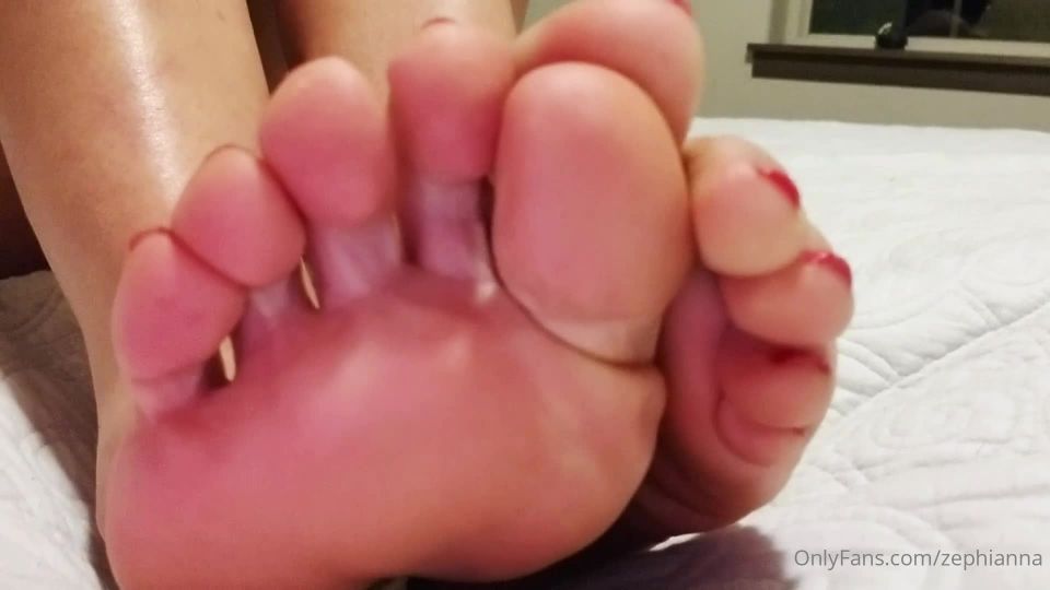 Diosa Zephy - zephianna Zephianna - awwww quieres adorar a mi apestoso diosa pies necesito humillarte y guiarte thr 18-04-2021