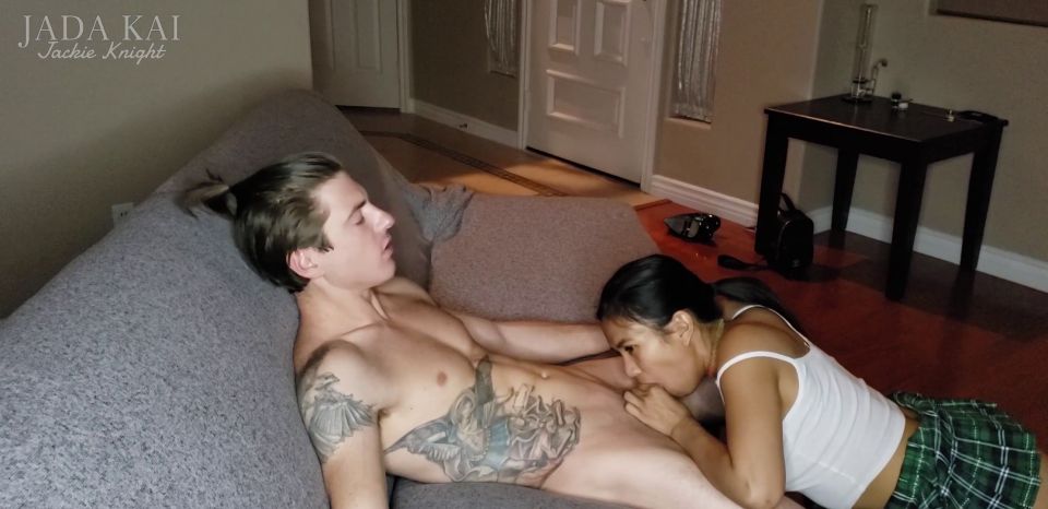 Jada Kai: Seducción de colegiala - Husmeando en busca de F prohibida