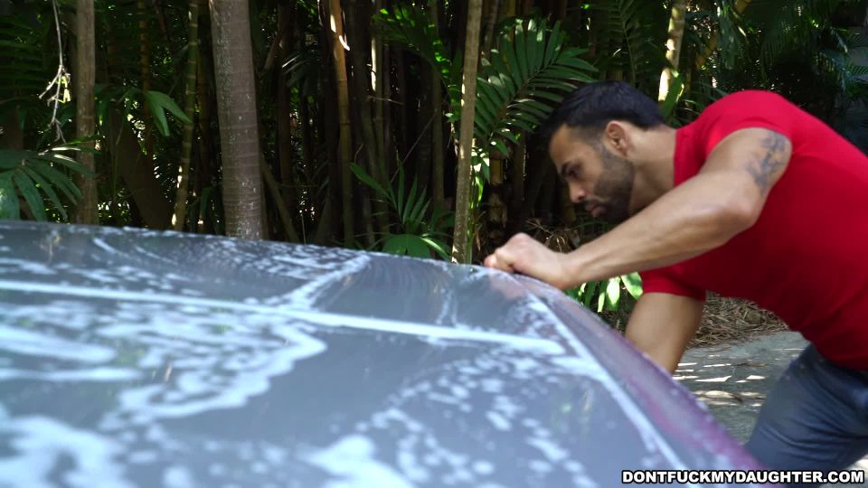 Dontfuckmydaughter.com - Sierra Nicole: Naughty Fucks The Carwash man - Gonzo