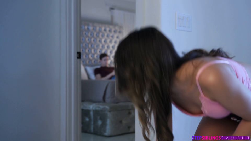 Step Siblings Caught 24 04 28 Xxlayna Marie Nothing Says Thank You Like Pussy.