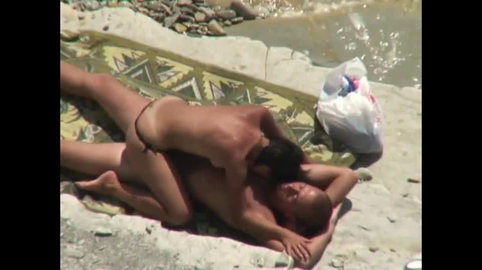 Woman initiates beach sex Nudism!