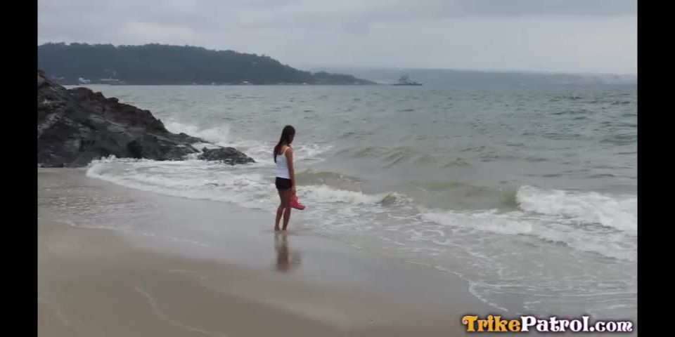 video sexy joven, cuerpo flaco agradable, coño exótico, en adolescente