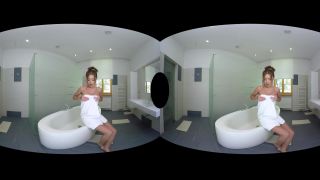 Reality Lovers - Lou - Wet And Skinny - Vr