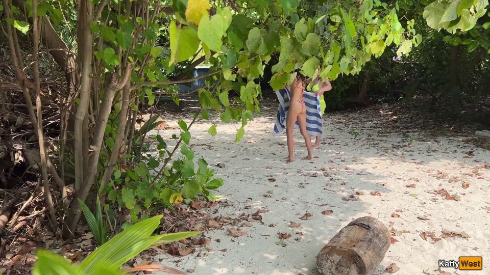 Katty West Pervert Cummed On Girls While They Were Sunbathing On A Public (Pornstar)