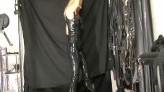 UKMisstres rubber face sitting
