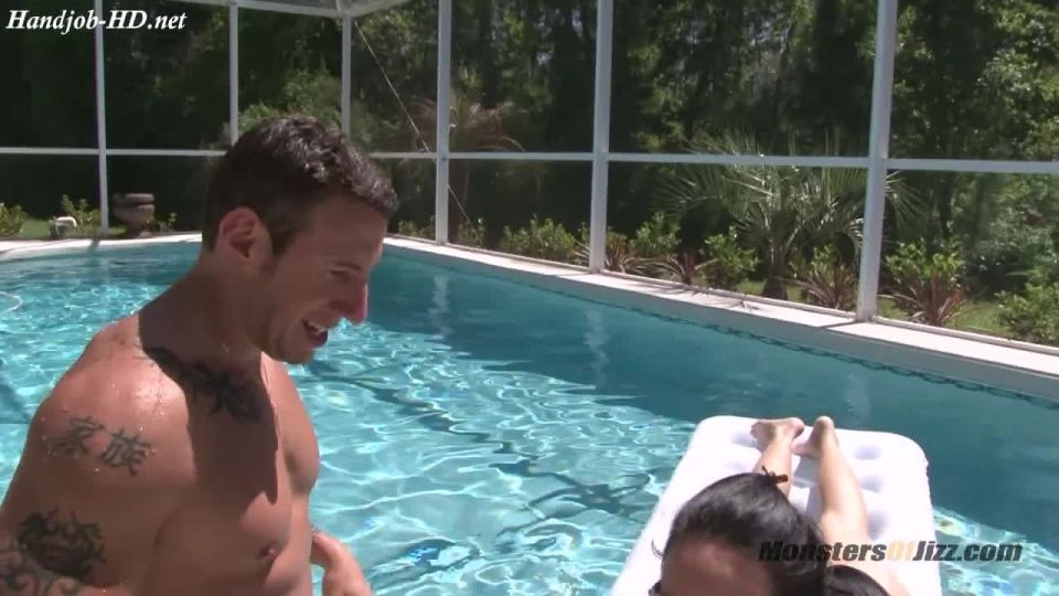 Blowjob in the Pool – Monsters Of Jizz Blowjob!