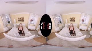 Porn online VirtualTaboo presents Amber Jayne in Cum For Mom