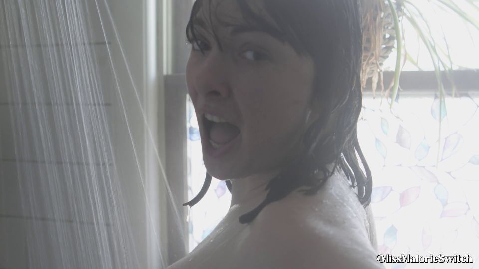 Miss Malorie Switch - Detenciones en la casa de vacaciones de StepDaughter - FullHD 1080P