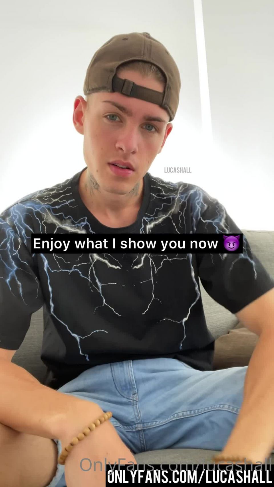 Lucas Hall () Lucashall - does anyone want me to post some of my short tiktok clips also sometimes it 28-03-2021