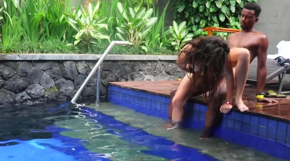 G11577 Sexy Brune Teen Suck Fuck Bbc At The Swimming Pool