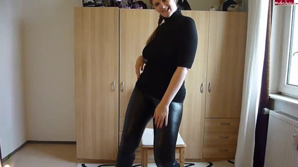 [XBoots.me] Julia Jones - leather leggings cameltoe New 43ca70869c9c8