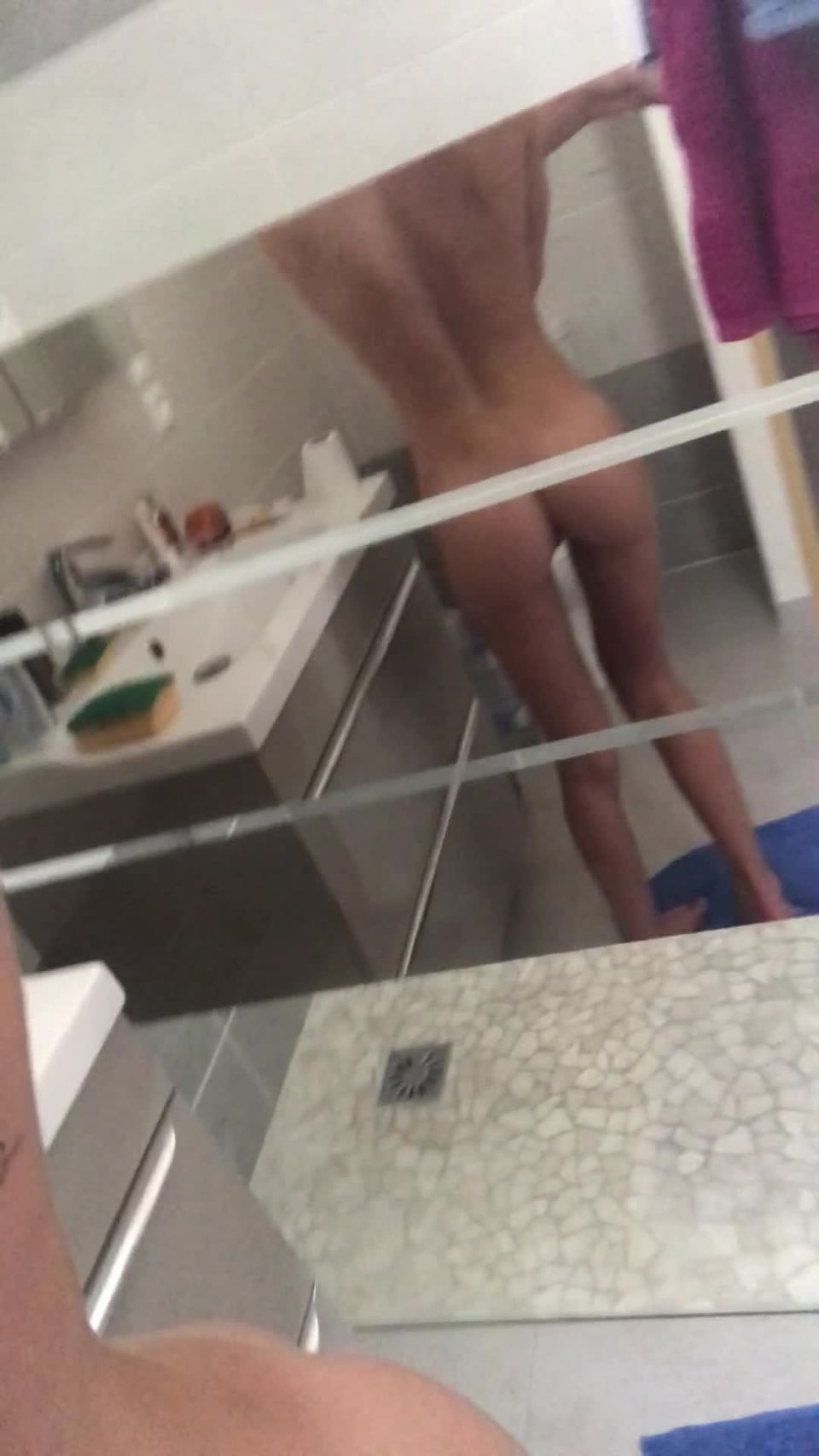 Onlyfans - Angel Emily - angelemilyxxxx - angelemilyxxxxBefore shower - 03-08-2018