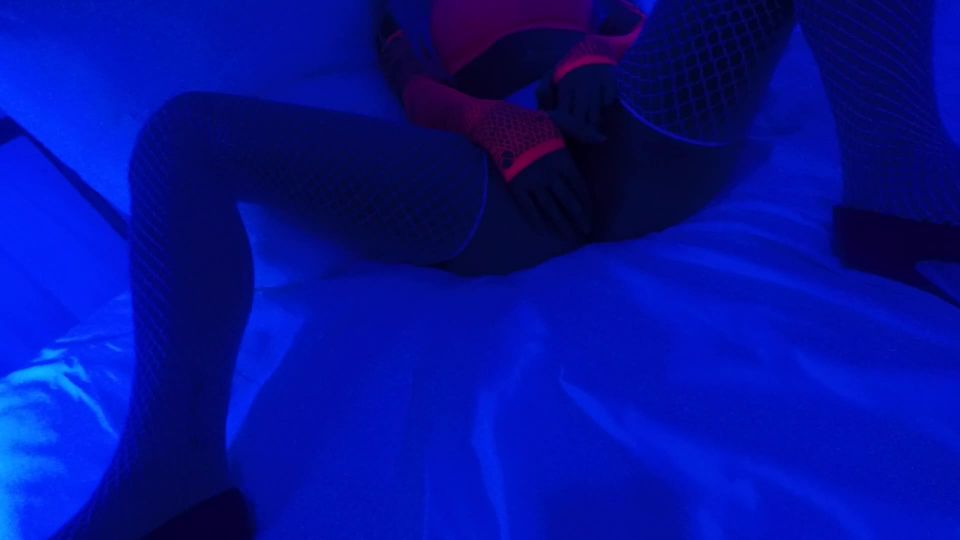 SecretCrush - Succubus POV Fucking & Blowjob Covers Ass In UV Body Paint